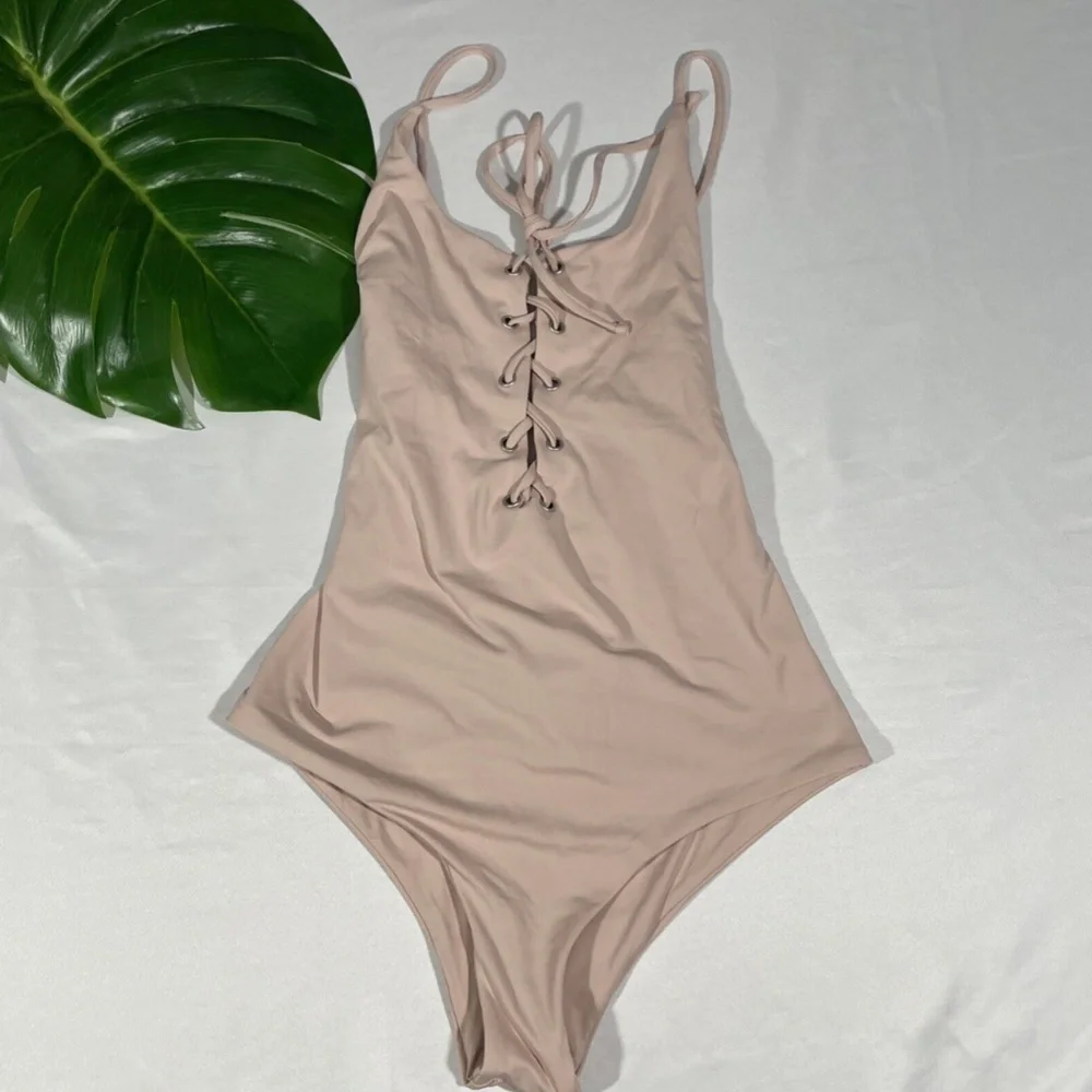 NWT TAVIK [ Small ] Monahan Lace Up One Piece Swimsuit in‎ Seashell